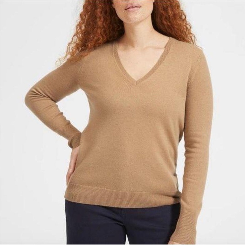 Everlane Camel Tan Cashmere V-Neck Sweater Size M